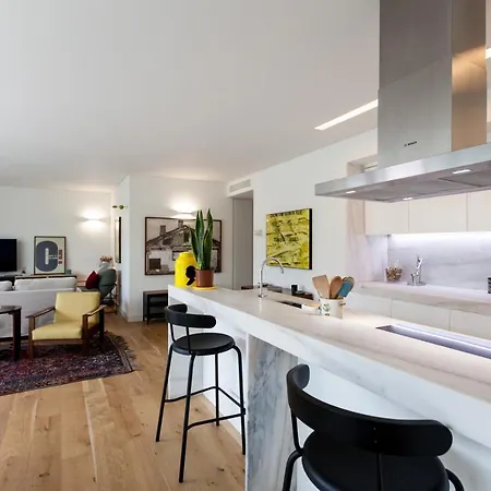Апартаменты Flh Av. Liberdade Stunning With Balcony & Parking Лиссабон