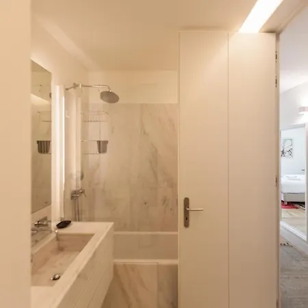 Flh Av. Liberdade Stunning With Balcony & Parking Лиссабон