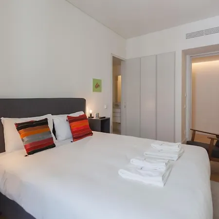 Flh Av. Liberdade Stunning With Balcony & Parking Апартаменты *