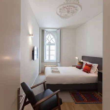 Flh Av. Liberdade Stunning With Balcony & Parking Лиссабон