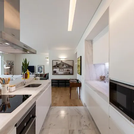 Flh Av. Liberdade Stunning With Balcony & Parking * Лиссабон