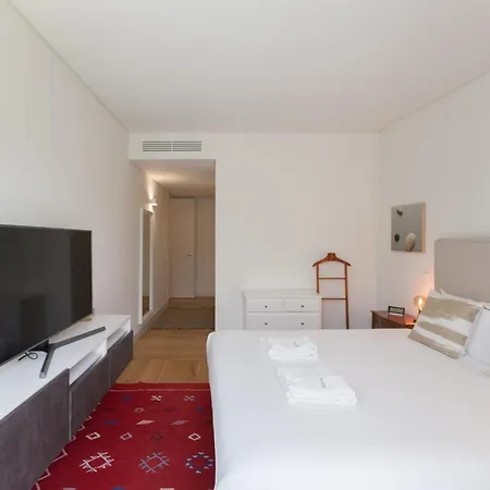 Flh Av. Liberdade Stunning With Balcony & Parking Апартаменты *