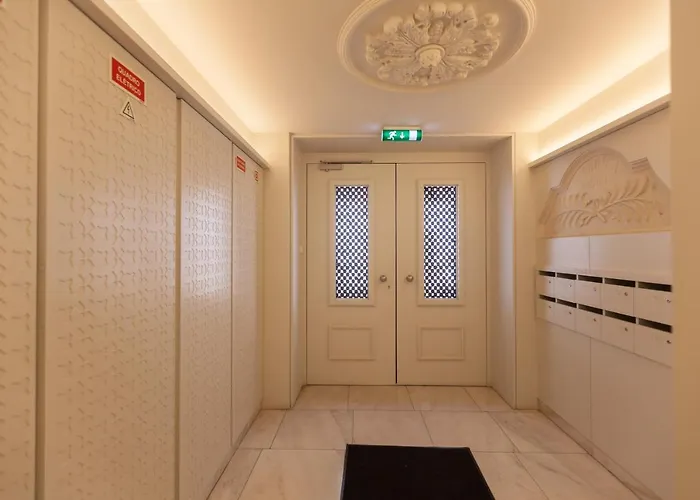 Flh Av. Liberdade Stunning With Balcony & Parking