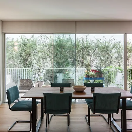Flh Av. Liberdade Stunning With Balcony & Parking * 리스본
