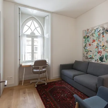 Flh Av. Liberdade Stunning With Balcony & Parking 아파트