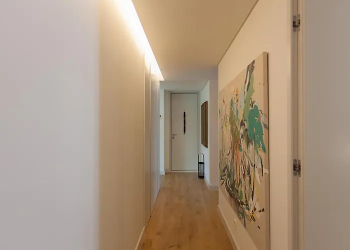 Flh Av. Liberdade Stunning With Balcony & Parking 리스본