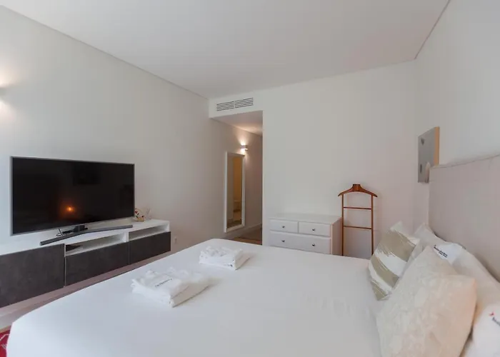 아파트 Flh Av. Liberdade Stunning With Balcony & Parking 리스본