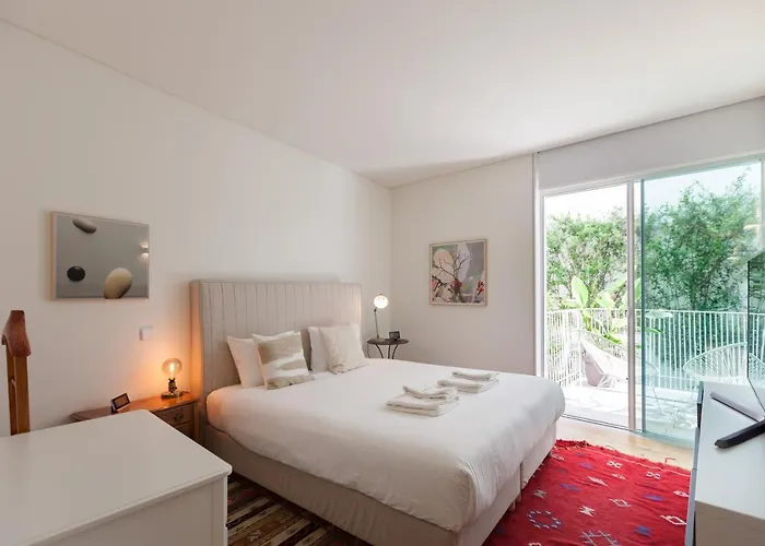 Flh Av. Liberdade Stunning With Balcony & Parking 아파트