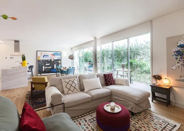 Flh Av. Liberdade Stunning With Balcony & Parking