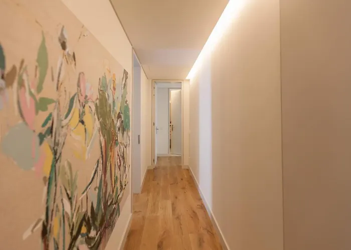 Flh Av. Liberdade Stunning With Balcony & Parking 리스본