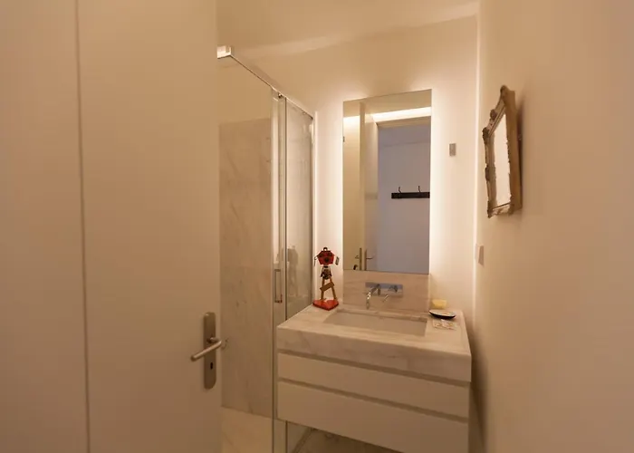 Flh Av. Liberdade Stunning With Balcony & Parking *